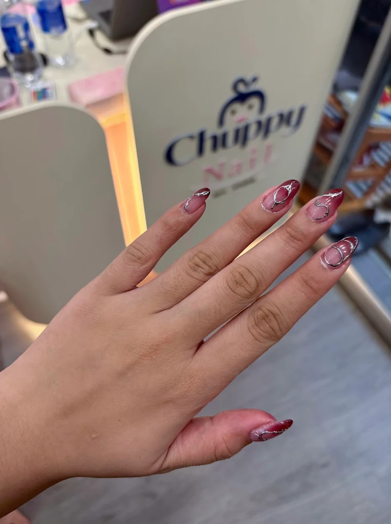 Nail French đỏ rượu vẽ nhũ bạc